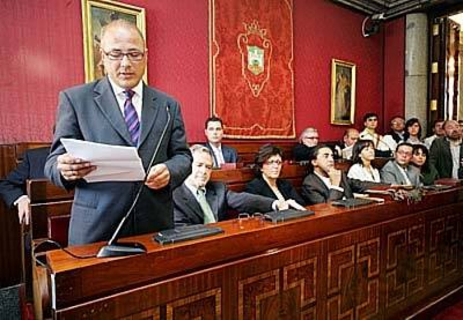 Ángel Olivares en un pleno del Ayuntamiento de Burgos. Foto: PSOE