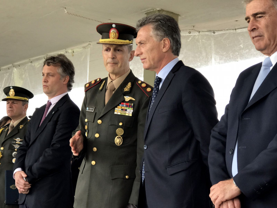El jefe del Ejército, Claudio Pasqualini, conversa con Mauricio Macri. Foto: Presidencia
