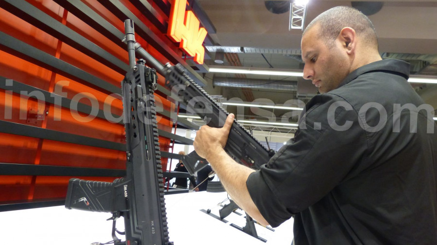 Fusiles de asalto de H&K en una feria alemana. Foto: Ginés Soriano Forte  Infodefensa.com