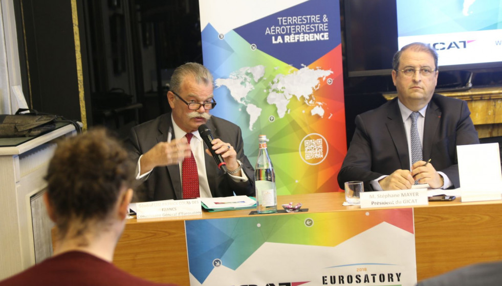 Patrick Colas y Stéphane Mayer en la presentación de este jueves de Eurosatory en París. Foto: Ginés Soriano Forte  Infodefensa.com