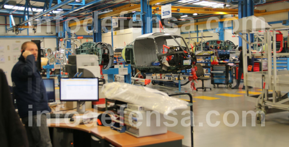 Linea de montaje de helicópteros de Airbus. Foto: Ginés Soriano Forte  Infodefensa.com