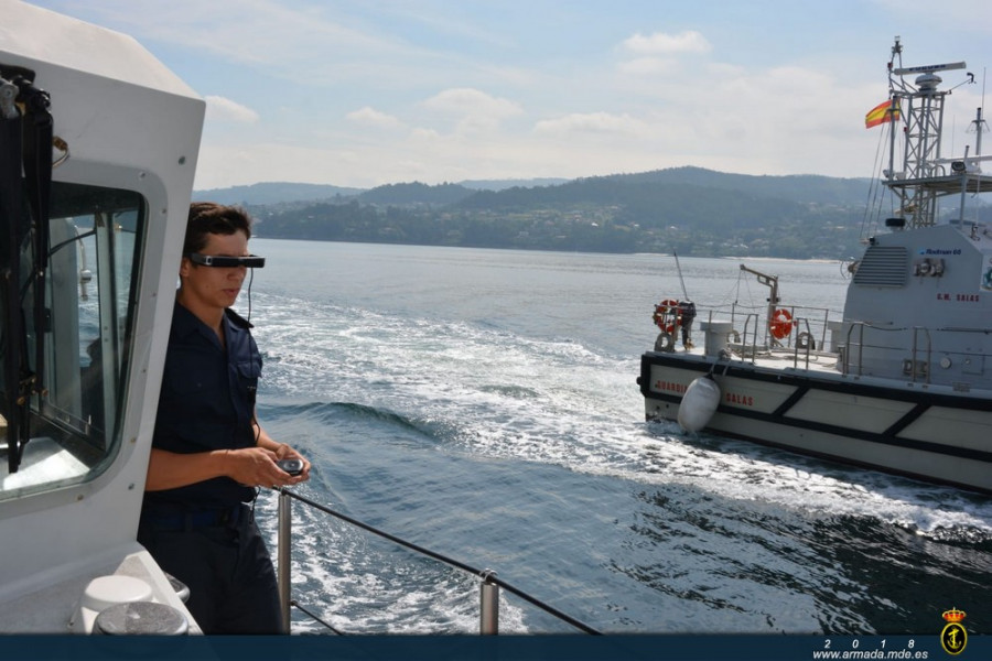 Pruebas de los dispositivos de realidad aumentada. Foto: Armada española