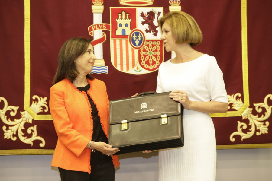 Robles recibe la cartera de Defensa de Cospedal. Foto: Ministro de Defensa