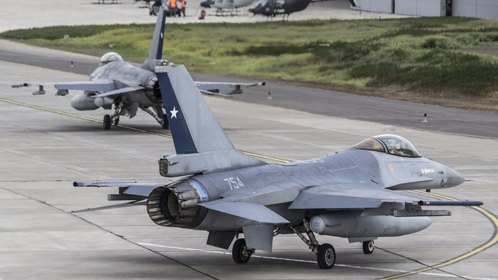 F-16AM Block 20 del Grupo de Aviación N°7 en base aérea de Pudahuel. Foto: Issan Valenzuela.