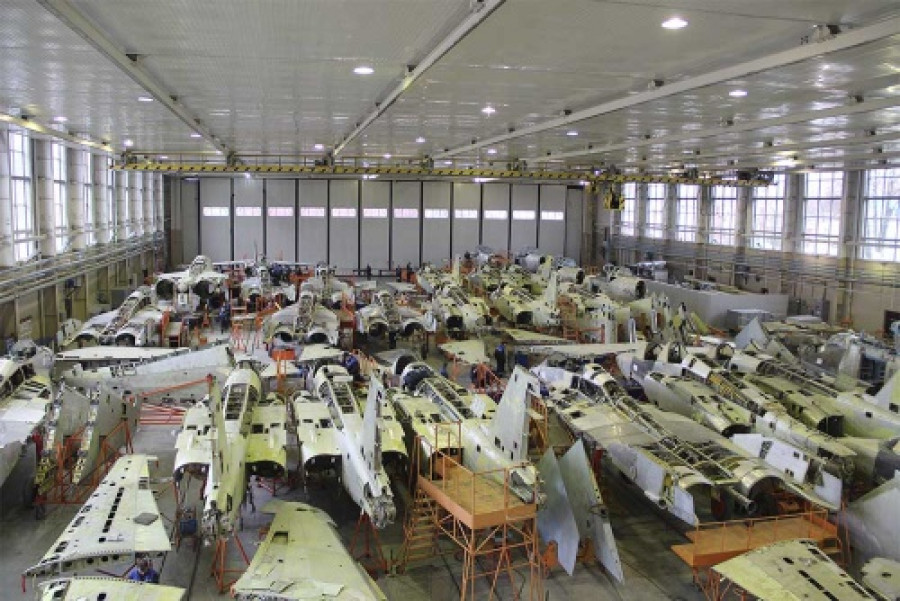 Taller de reparación, overhaul y modernización de fuselajes. Foto: JSC 558 Aircraft Repair Plant