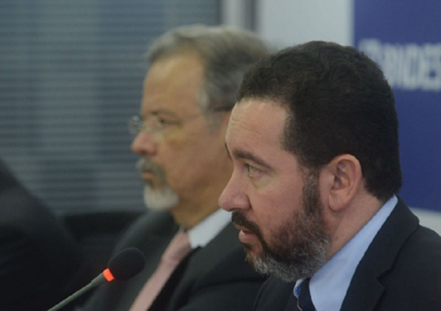 El ministro de Seguridad Pública, Raúl Jungmann, y el presidente del BNDES, Dyogo Oliveira.