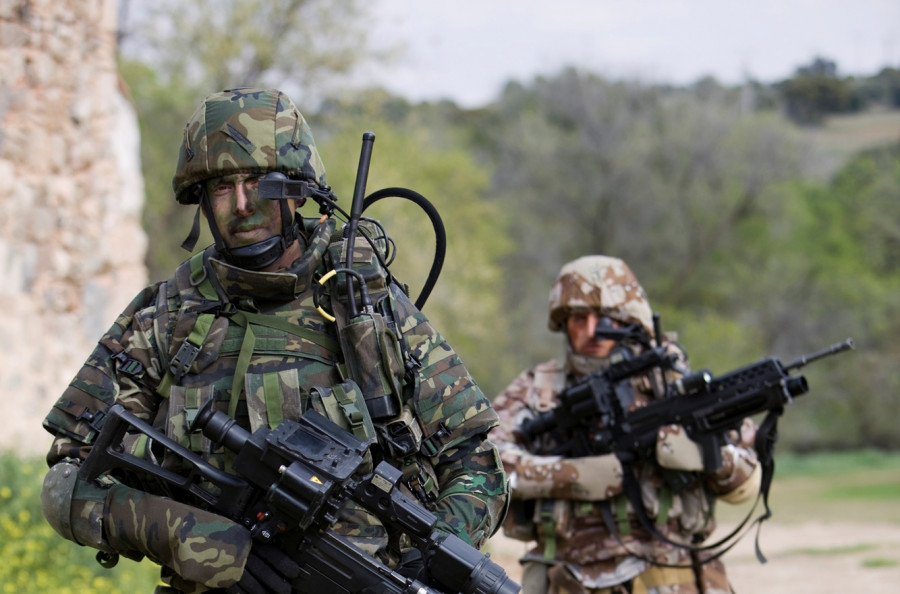 Soldados equipados con las soluciones del programa Combatiente del Futuro. Foto: Ejército de Tierra