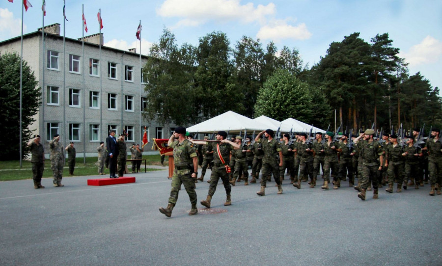 Ceremonia de relevo del contigente compuesto por la Brigada Guzmán el Bueno. Foto: Emad