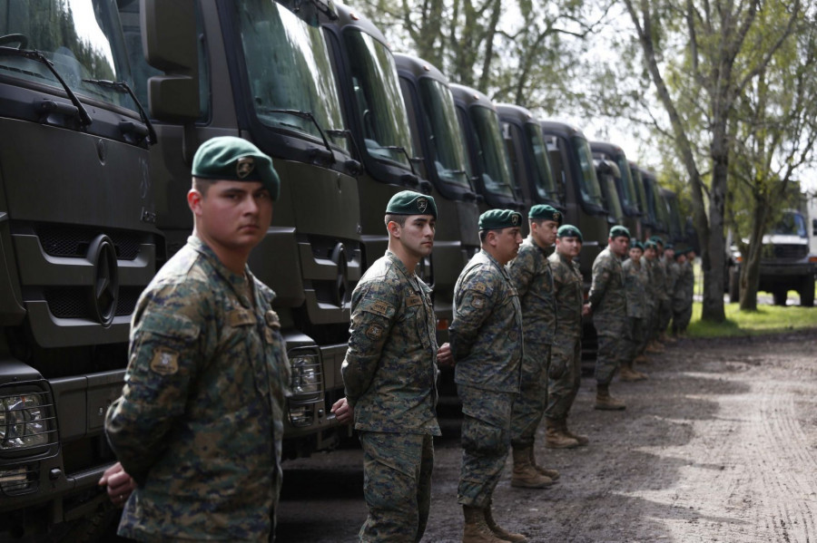 Los camiones Mercedes-Benz constituyen el núcleo de la flota de transporte del Ejército de Chile. Foto: Ministerio de Defensa
