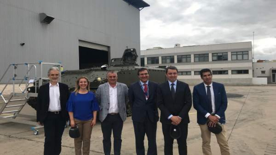 Bueno y Carnero junto a otros acompañantes en las instalaciones de SBS. Foto: Junta de Andalucía
