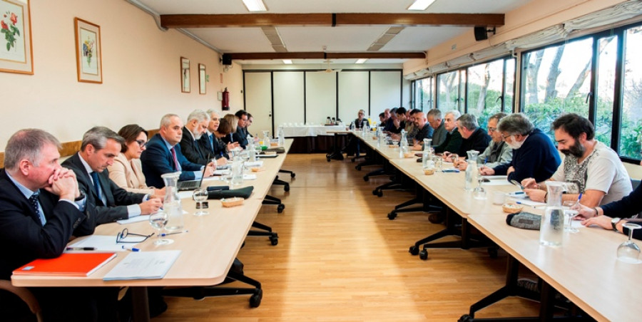 Mesa de negociaciones del Plan Estratégico. Foto: Navantia