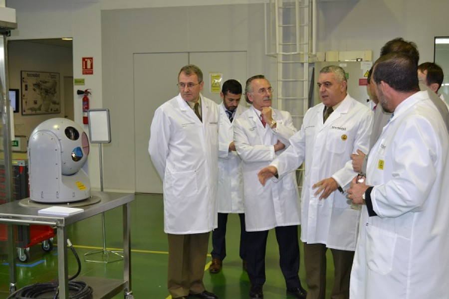 El general Varela en las instalaciones de Tecnobit. Foto: Ejército de Tierra