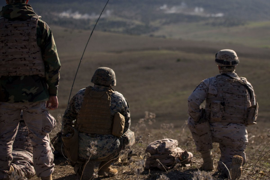 Marines e infantes en un ejercicio de artillería en el campo de maniobras del Retin. Foto: Marine Forces