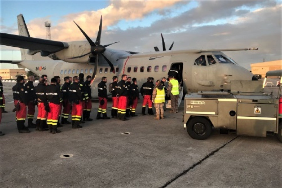 Despliegue de un C-295 del Ejército del Aire de España y personal ante un incendio forestal. Foto: Estado Mayor de Defensa de España