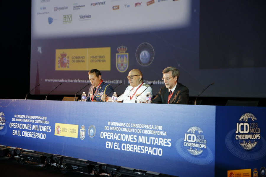 Mesa inaugural de las III Jornadas de Ciberdefensa. Foto: MCCD