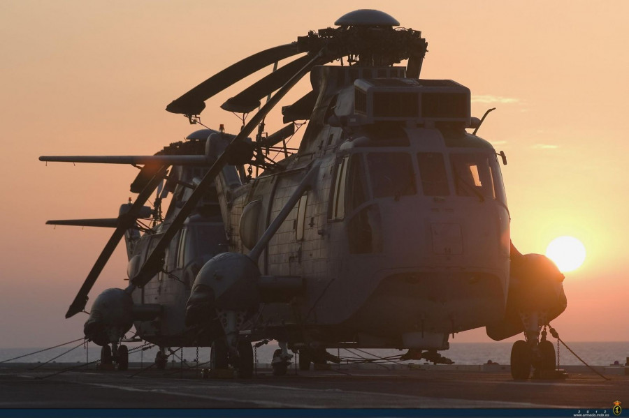 Helicópteros SH-3D en la cubierta del ex portaviones Príncipe de Asturias. Foto: Armada