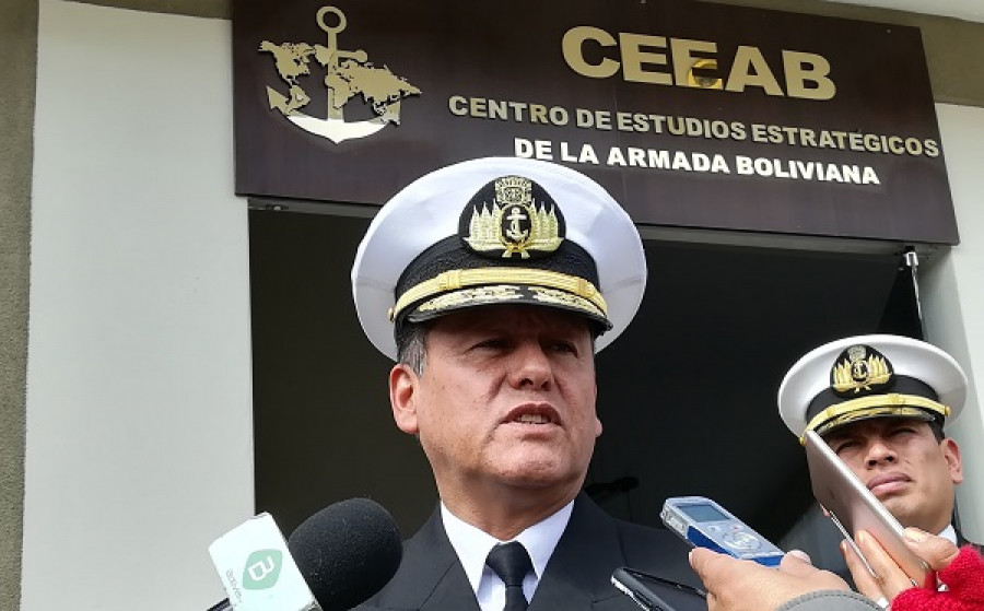 El comandante de la Armada boliviana, vicealmirante Flavio Arce, en la inauguración del Ceeab. Foto: Agencia Boliviana de Información.