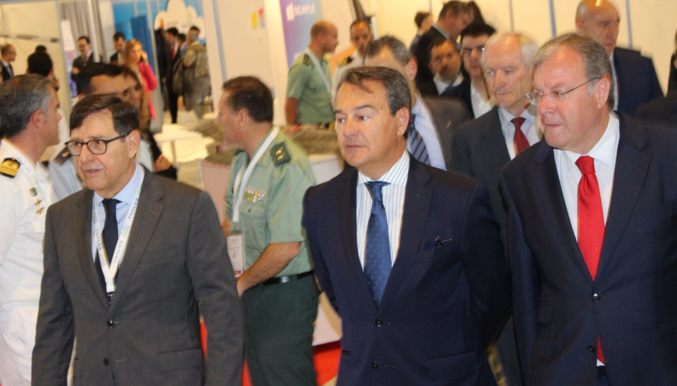 Macho, Conde y Silvano, ayer, al inicio de la cumbre. Foto: Infodefensa.