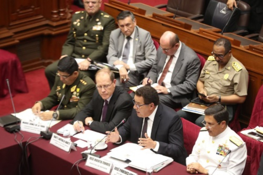 El ministro José Huerta expone ante la Comisión de Defensa Nacional del Congreso. Foto: Ministerio de Defensa del Perú