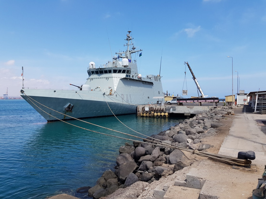 BAM Meteoro atracado en el puerto de Yibuti. Foto. Emad