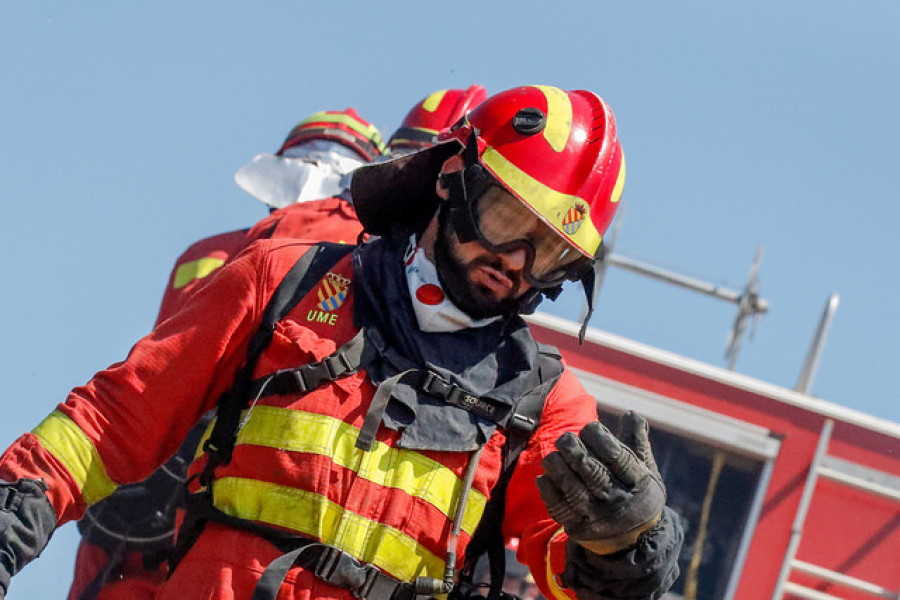 Militar de la UME durante un incendio en Portugal. Foto: UME