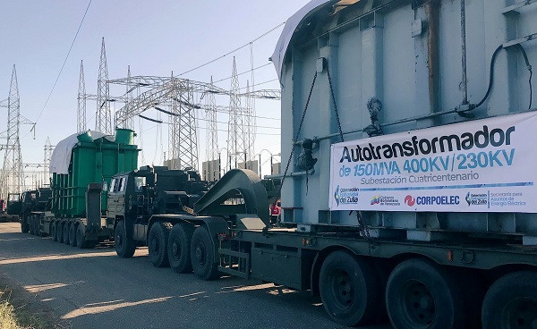Portatanques Taian TA4410 del Ejército venezolano trasportando transformadores de la estatal Corpoelec. Foto: Gobierno del Estado Zulia.