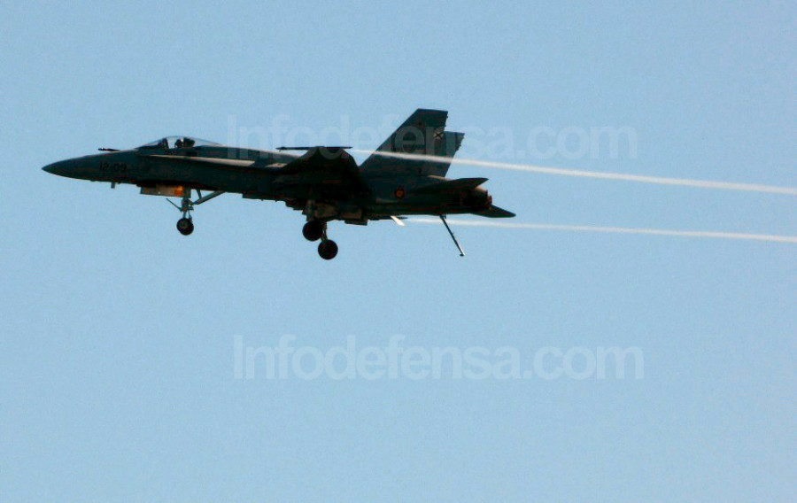 Avión de combate FA-18 del Ejército Español. Foto: Ginés Soriano Forte  Infodefensa.com