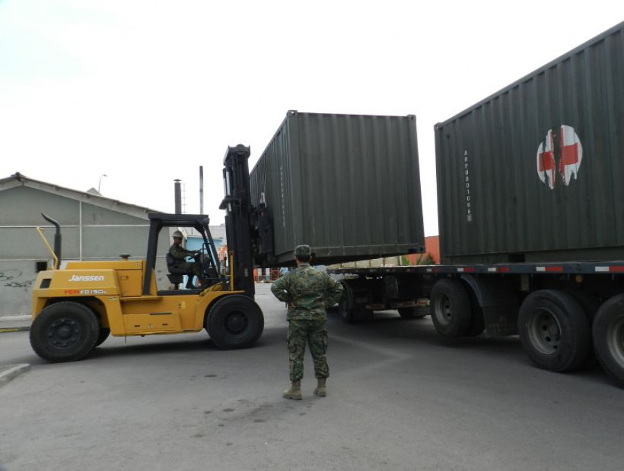 Traslado de contenedores de Hospital Modular de Campaña en semi remolque del Regimiento Logistico N°1 Bellavista. Foto: Ejército de Chile