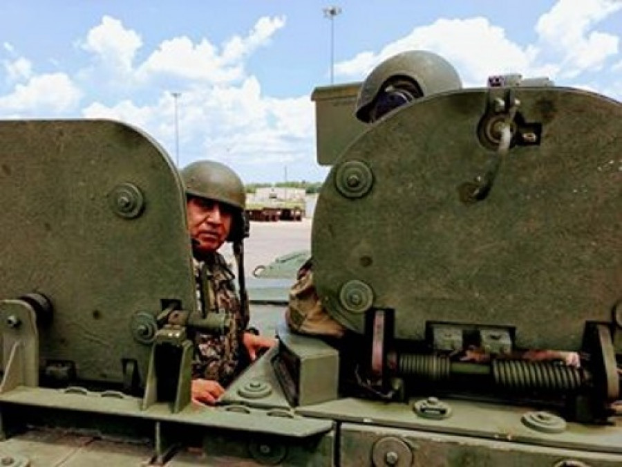El general Ramos Hume probando en agosto pasado el LAV IIIStrykler en el Fuerte Benning. Foto: Ejército del Perú