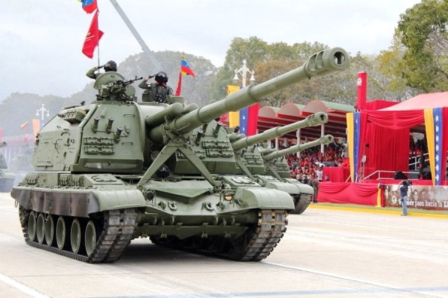 Obuses autopropulsados rusos Msta-S de 152 mm del Ejército venezolano. Foto: Comando Estratégico Operacional de la Fuerza Armada Nacional.