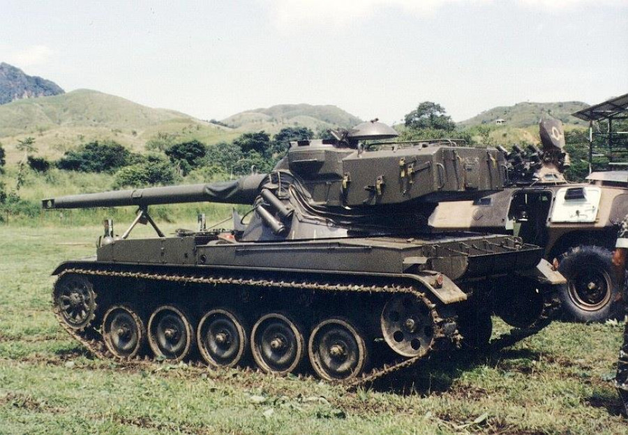 Tanque ligero AMX-13C.90 del Ejército venezolano. Foto: Carlos E. Hernández  Infodefensa.