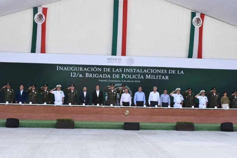 El Presidente de México  en las instalaciones de la 12ª Brigada de Policía Militar. Imagen: Sedena.