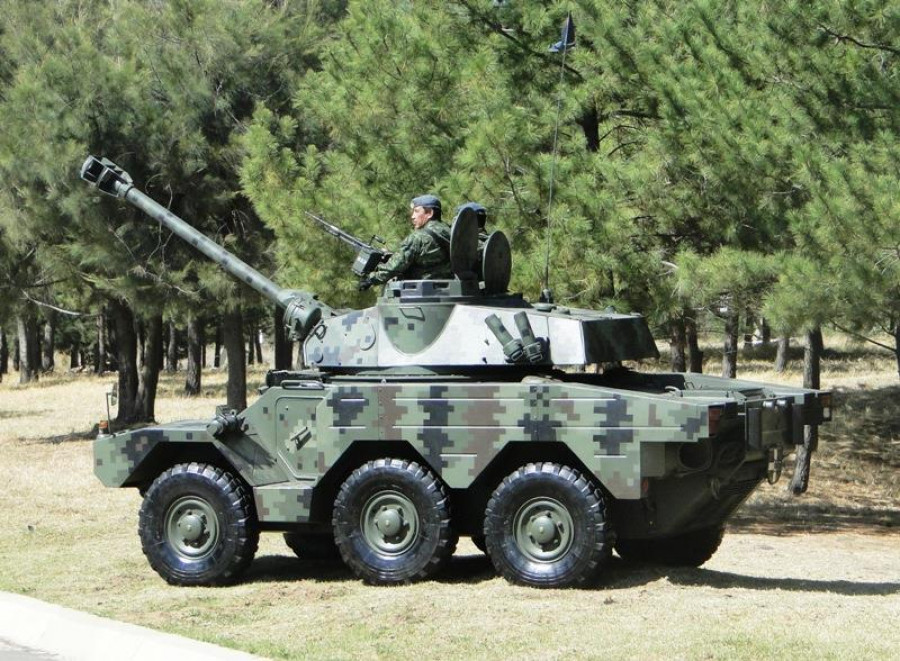 Vehículo de reconocimiento 6x6 blindado, anfibio, de fabricación francesa, Panhard Defense ERC-90 Engin de Reconnaissance a Canon de 90 mm