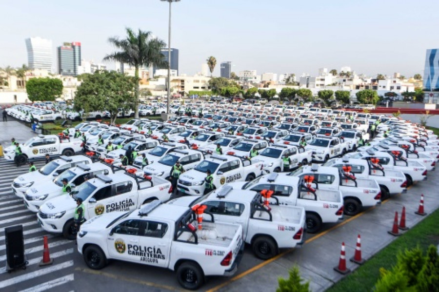 Los nuevos patrulleros en la explanada de la sede del Ministerio del Interior en Lima. Foto: Ministerio del Interior del Perú
