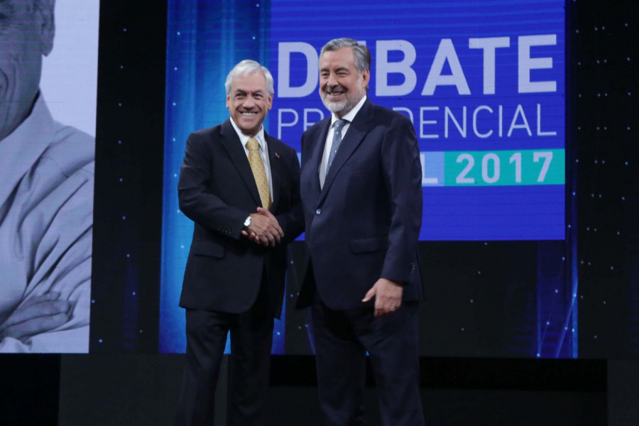 Sebastián Piñera y Alejandro Guillier en el último debate presidencial. Foto: Asociación Nacional de Televisión