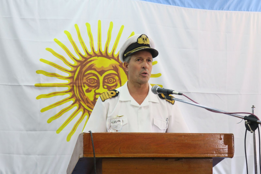 El portavoz de la Armada, Enrique Balbi, brinda el parte oficial. Foto: Irene ValienteInfodefensa.