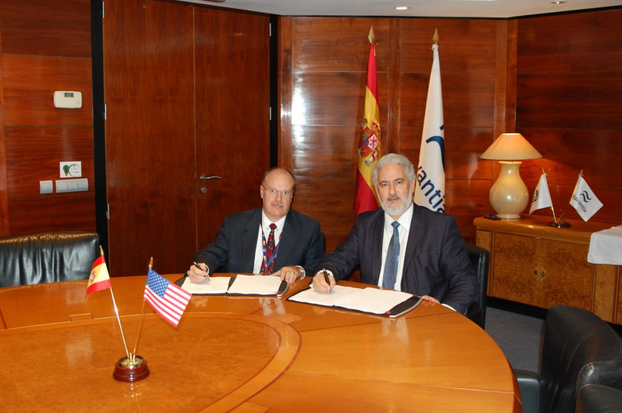 Esteban García Vilasánchez y Dave Nelson en la firma del acuerdo. Foto: Navantia