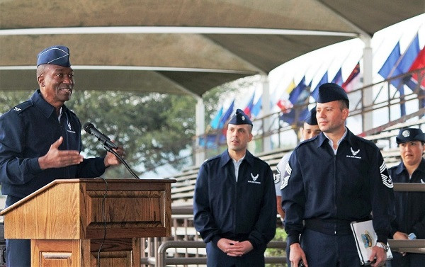 El coronel Isaac Davidson, comandante de la Iaafa, en su discurso inaugural. Foto: DialogoU.S. Southern Command.