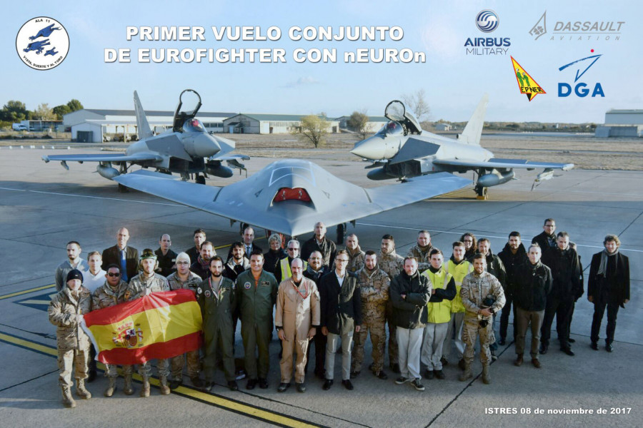 Primer vuelo conjunto de Eurofighter con Neuron. Foto: Ejército del Aire