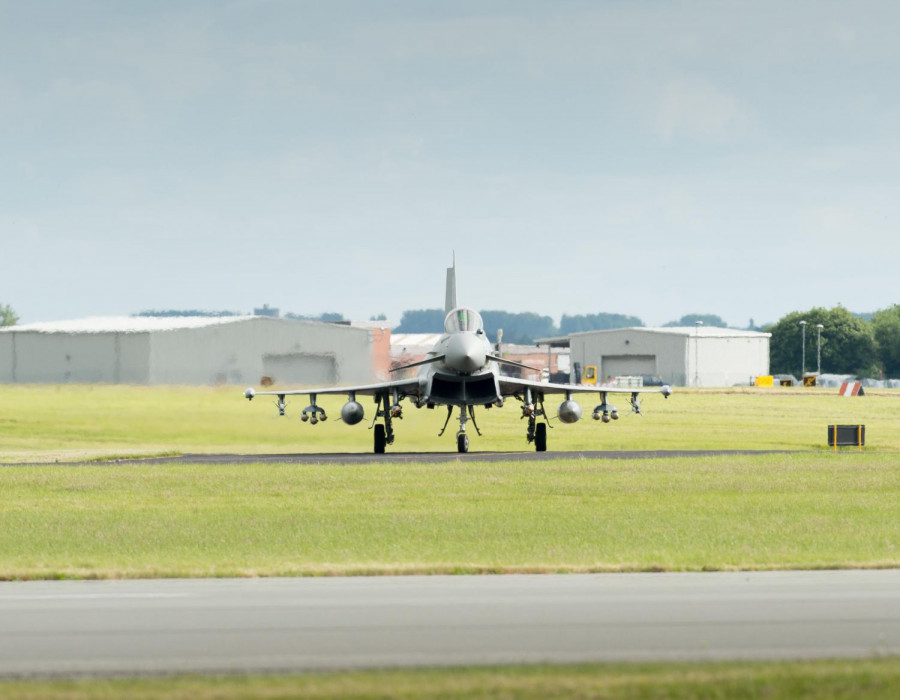 Caza Eurofighter con seis misiles Brimstone bajos sus alas. Foto: BAE Systems