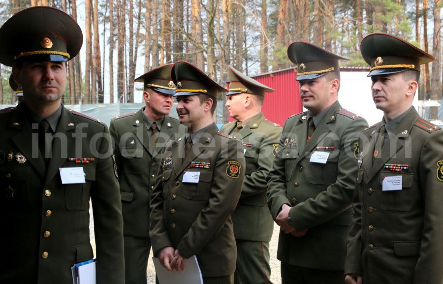 Foto: Oficiales bielorrusos en una base militar del país. Foto: Ginés Soriano Forte  Infodefensa.com