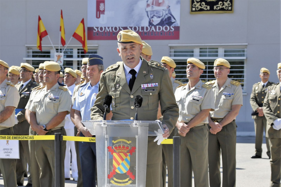 El coronel Olalla dirige una alocución a los asistentes al acto de relevo. Foto: Emad