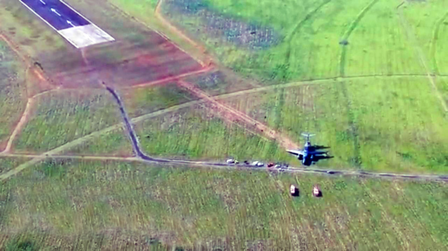 O KC390 ainda percorreu uma distância considerável após varar a pista da Embraer em Gavião Peixoto