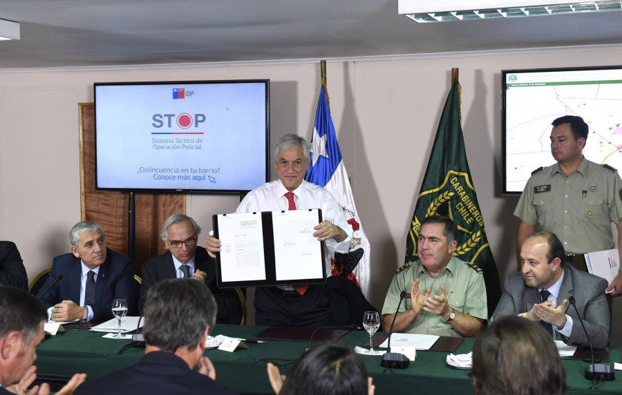 El presidente Piñera firma el proyecto para implementar la nueva herramienta. Foto: Prensa Presidencia