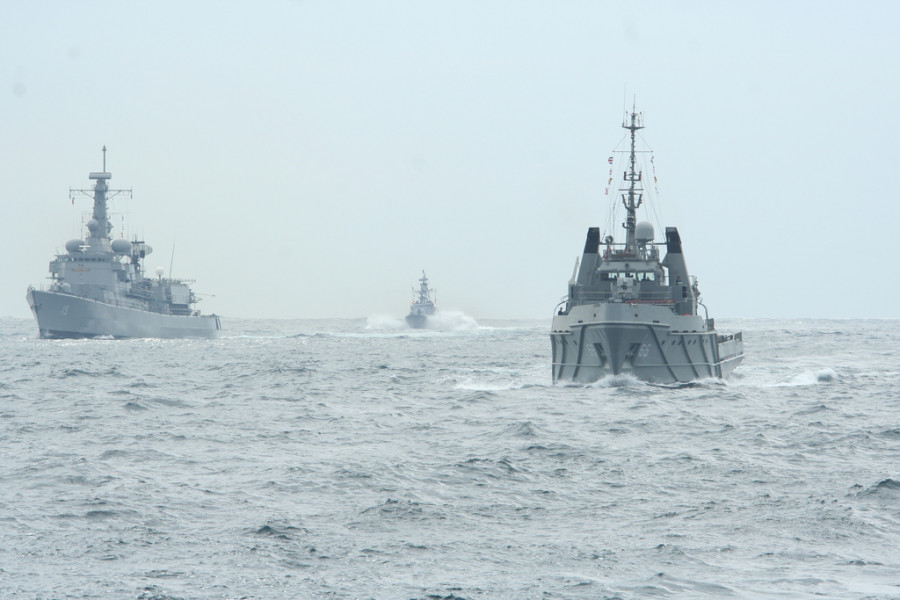 El remolcador Galvarino junto a unidades de la Escuadra Nacional y Comando de Misileras en ejercicios en el año 2009. Foto: Armada de Chile