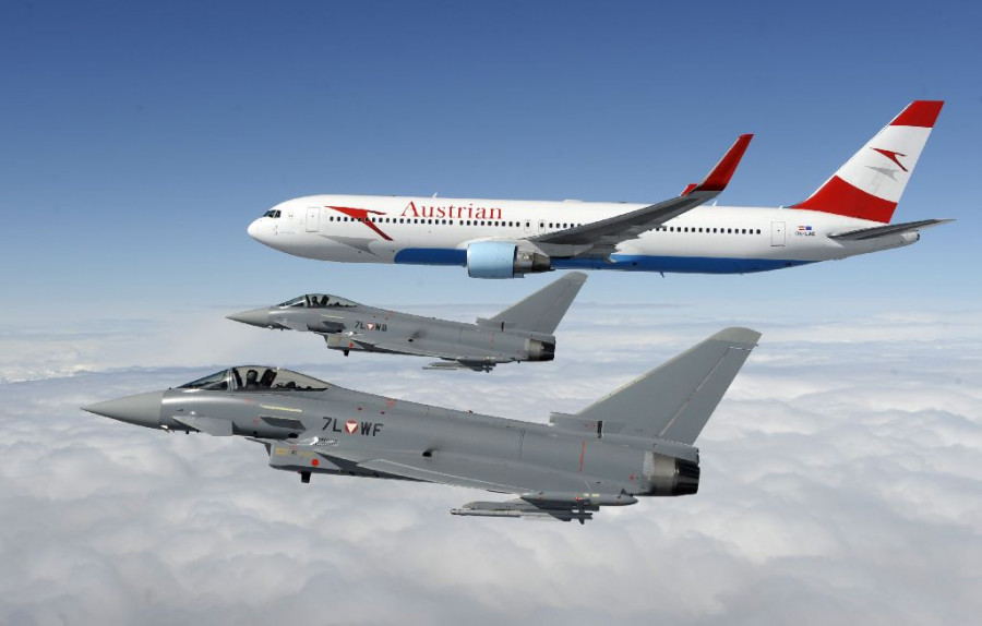 Caza Eurofighter austriaco junto a un Boeing 767 del mismo país. Foto: Ministerio Defensa Austria