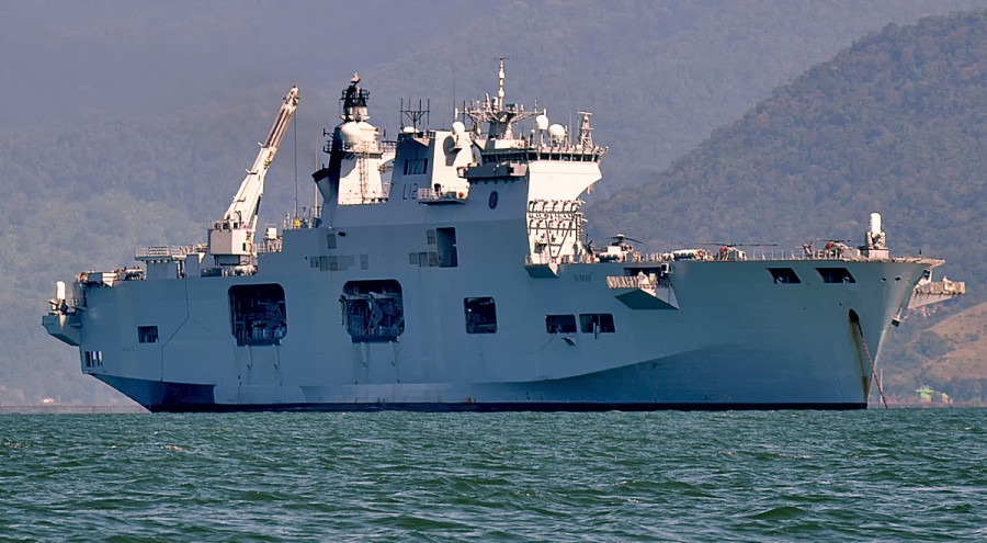 HMS Ocean panoramica