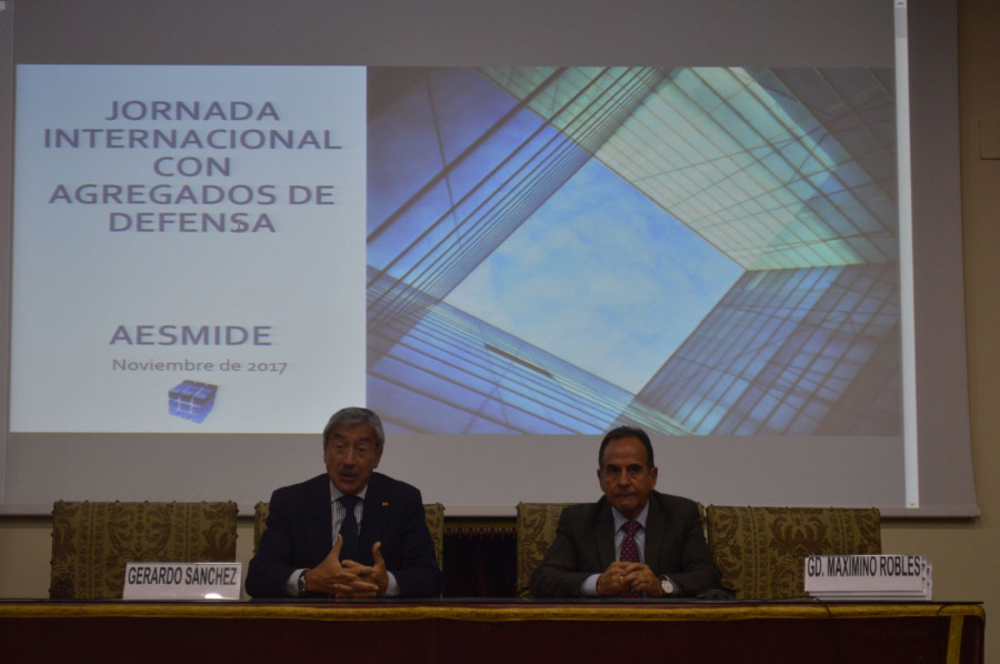 El presidente de Aesmide, Gerardo Sánchez, junto con el director técnico, Maximino Robles. Foto: Aesmide