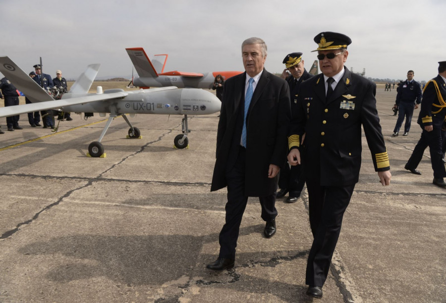El ministro de Defensa, Oscar Aguad, junto al brigadier Enrique V.Amrein. Foto: Ministerio de Defensa