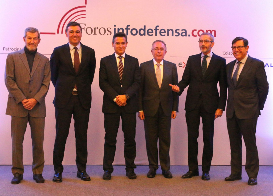 Representantes de los partidos políticos y de la industria en el Foro Infodefensa.com